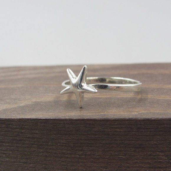 Size 8.75 Sterling Silver Small Star Band Ring - Picture 2 of 8